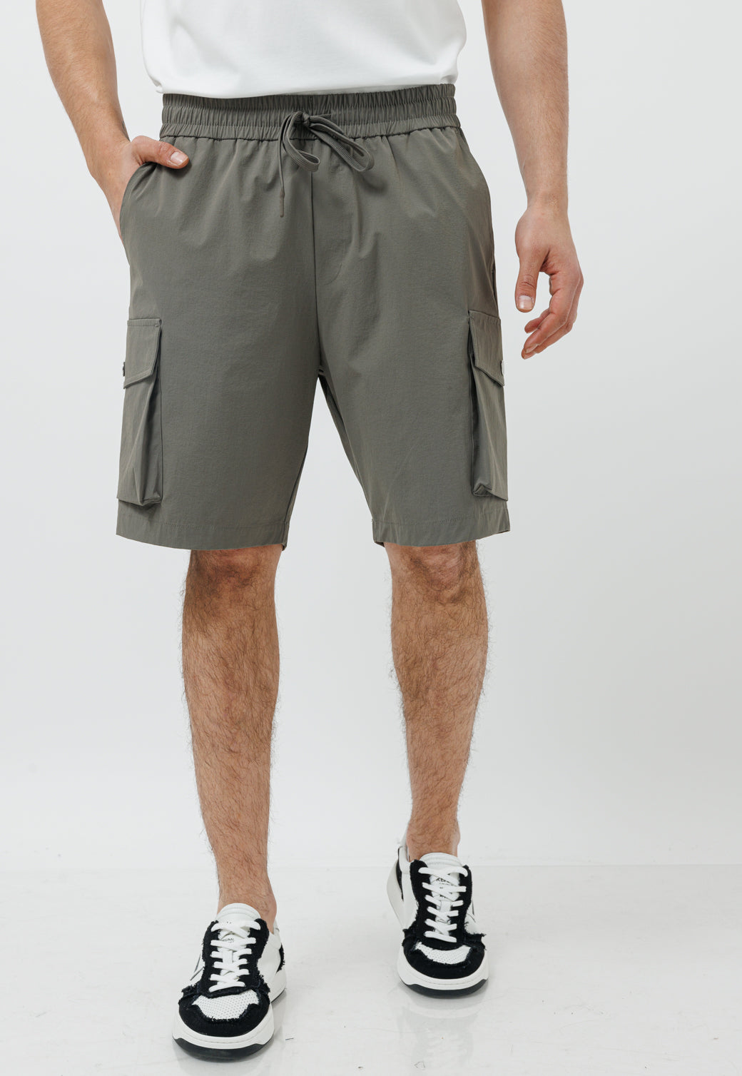 מכנסי שורט ניילון קרגו – בצבע ירוק זית