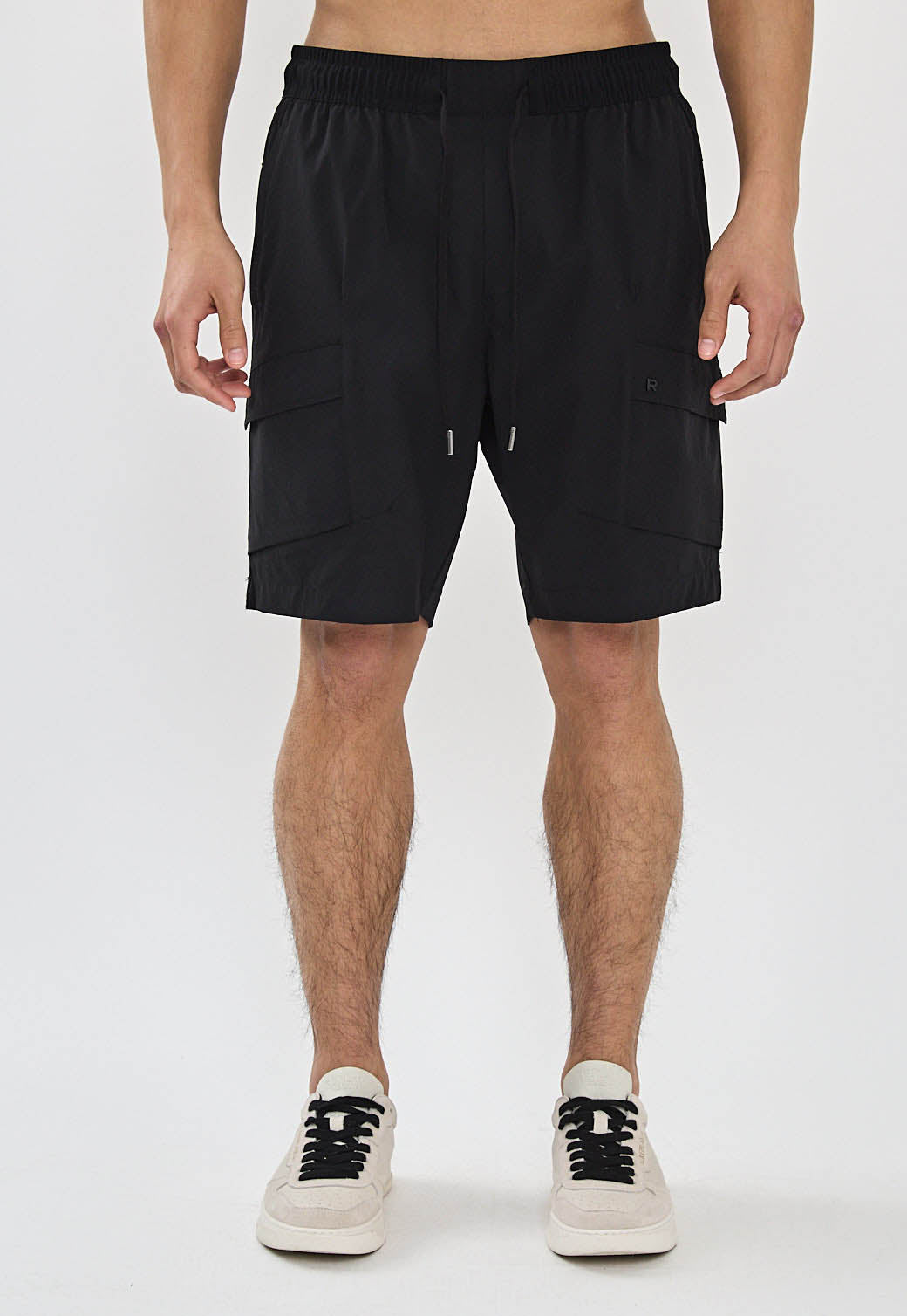 מכנסיים קצרים לגברים בצבע שחור