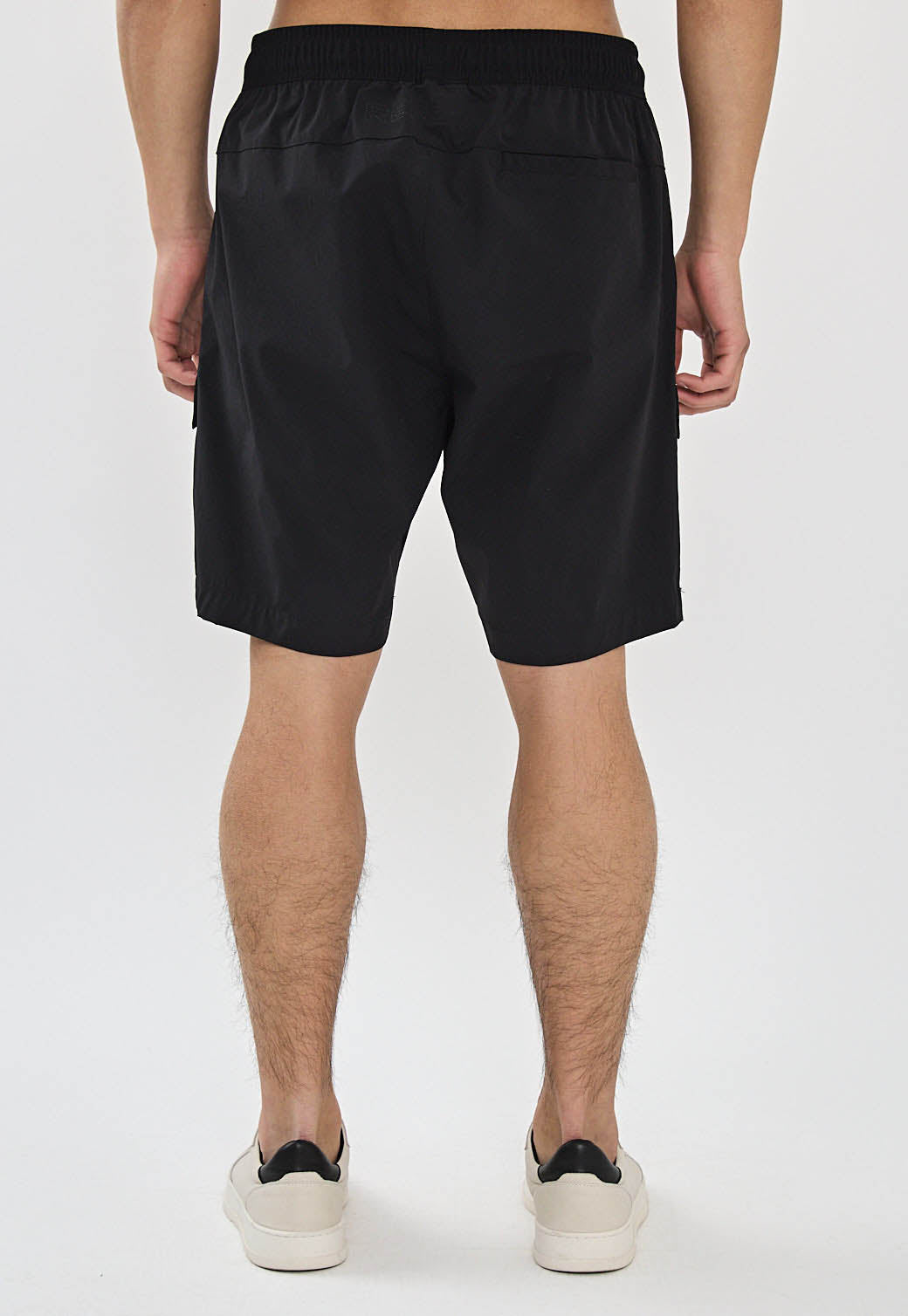 מכנסיים קצרים לגברים בצבע שחור