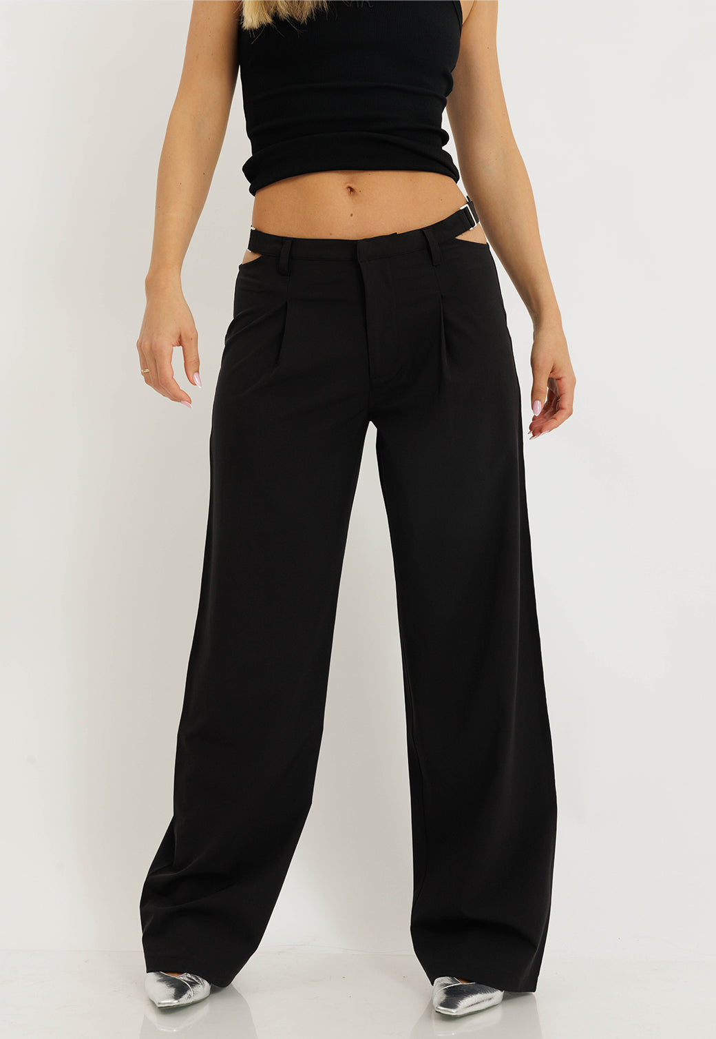 מכנסיים ארוכים רחבים עם פתחים במותן