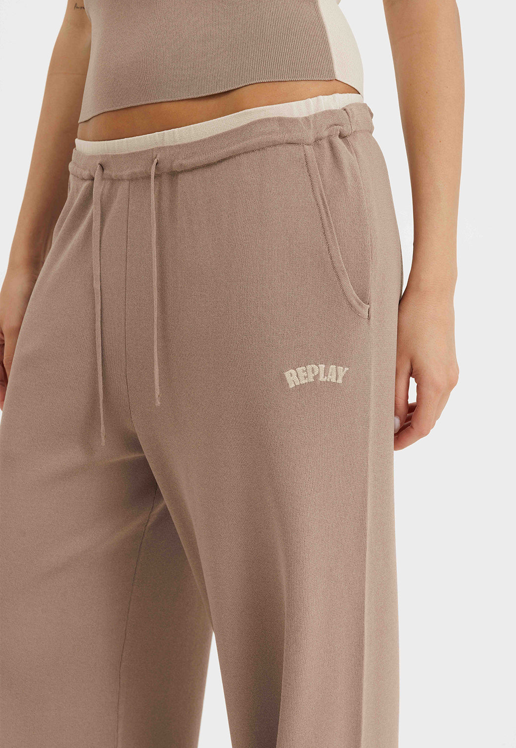 מכנסיים ארוכים לנשים בצבע בז'