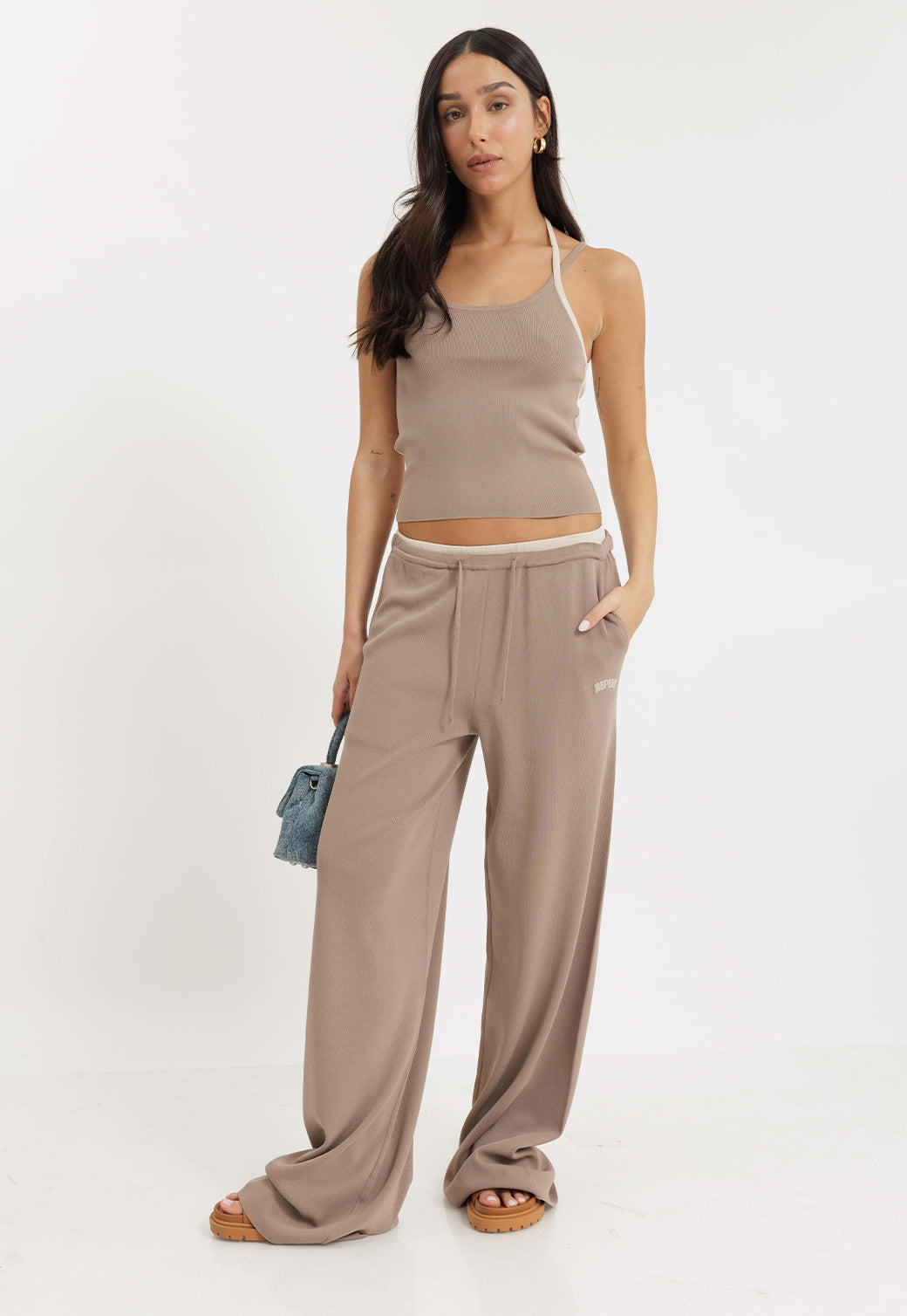 מכנסיים ארוכים לנשים בצבע בז'