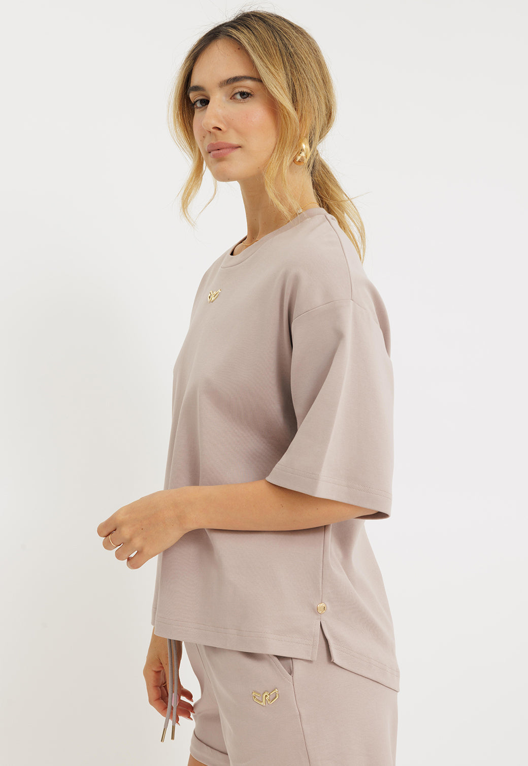 טי שירט לנשים בגזרת אוברסייז