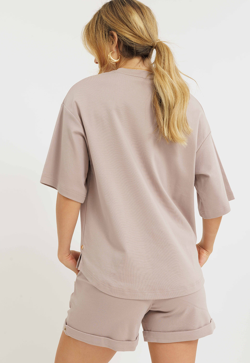 טי שירט לנשים בגזרת אוברסייז