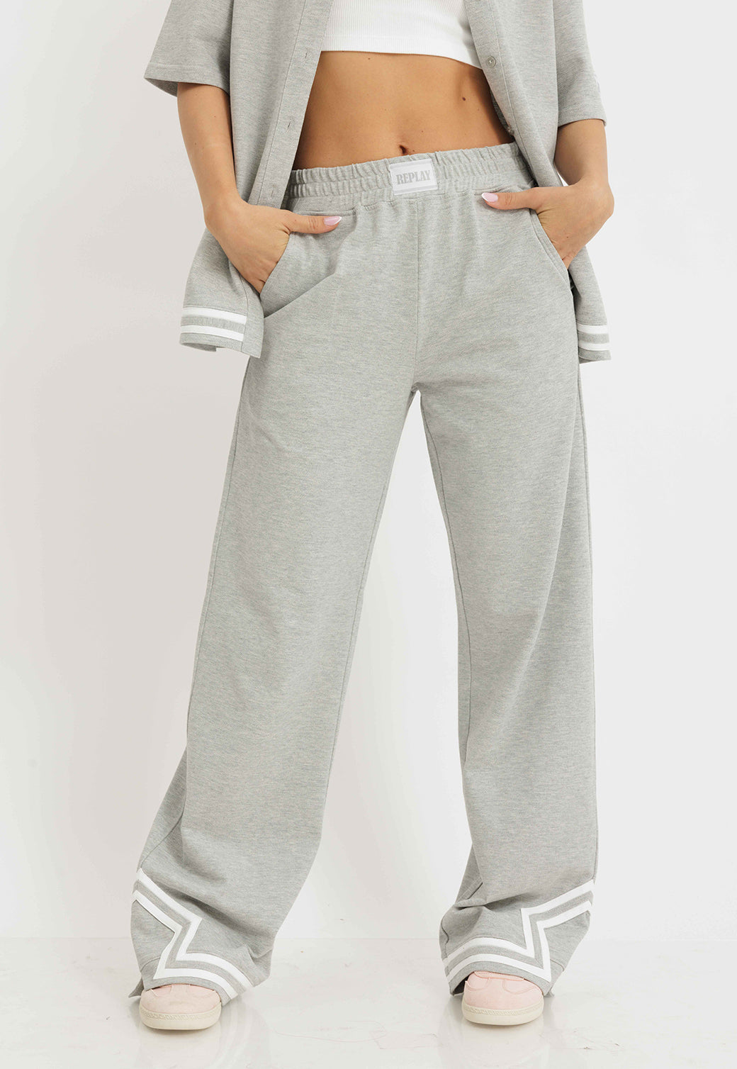 מכנסיים ארוכים לנשים בצבע אפור עם גימורים