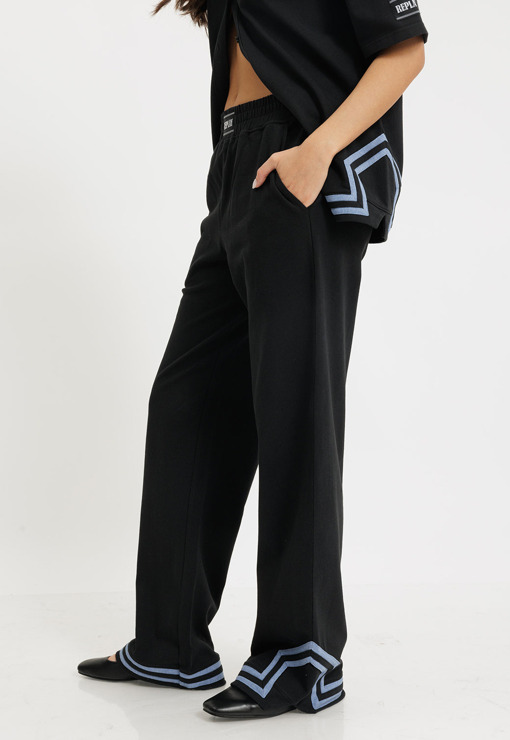 מכנסיים ארוכים לנשים בצבע שחור עם גימורים