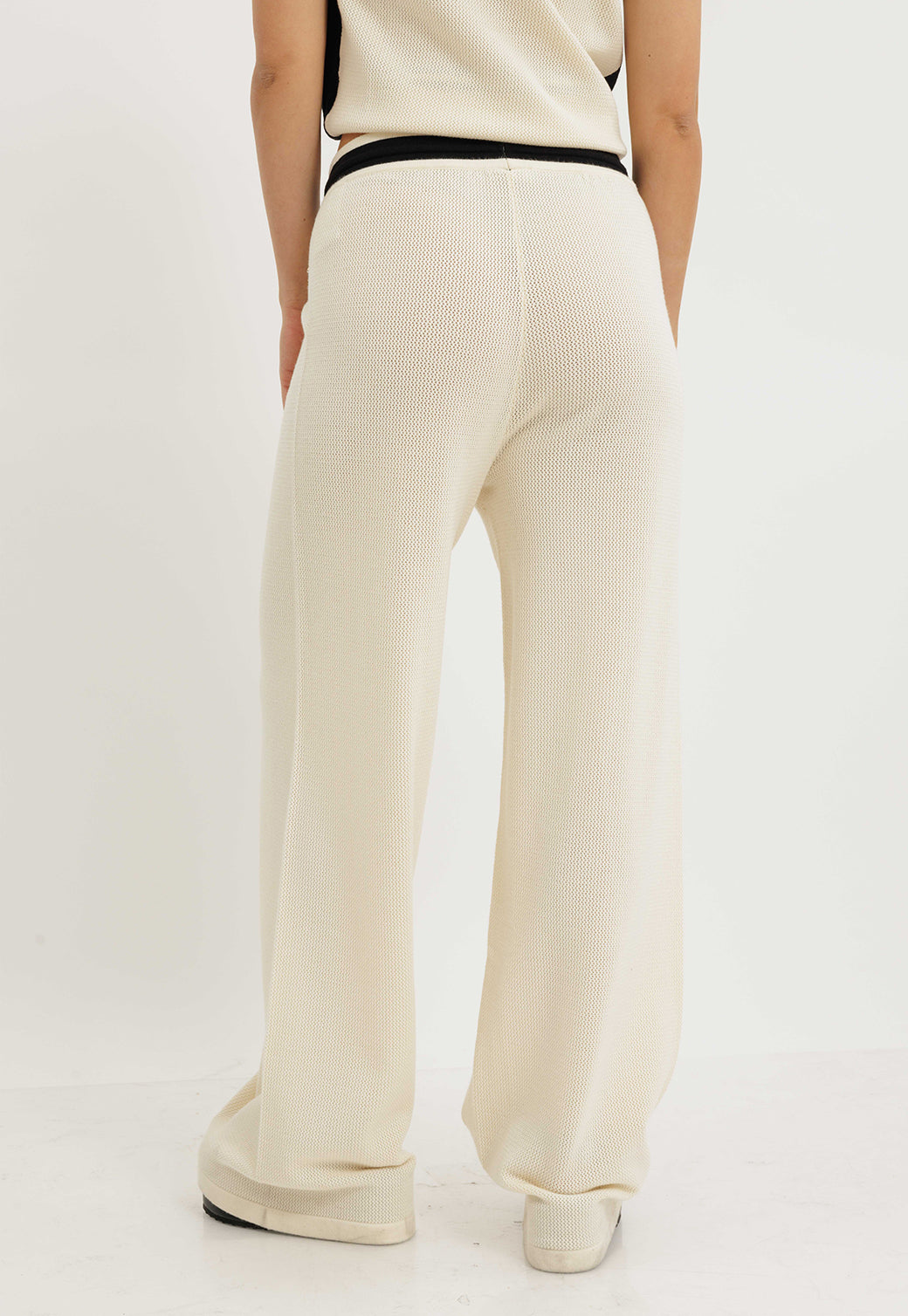 מכנסי רשת ארוכים בגזרה רחבה בצבע אוף וייט