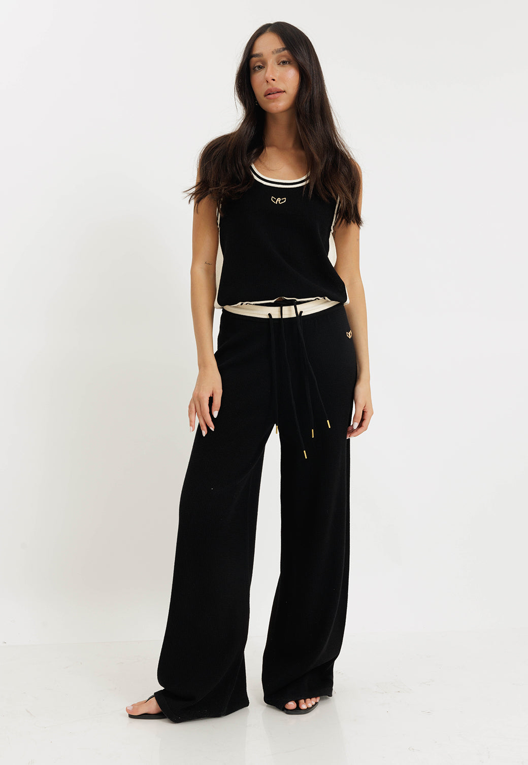 מכנסי רשת ארוכים בגזרה רחבה בצבע שחור