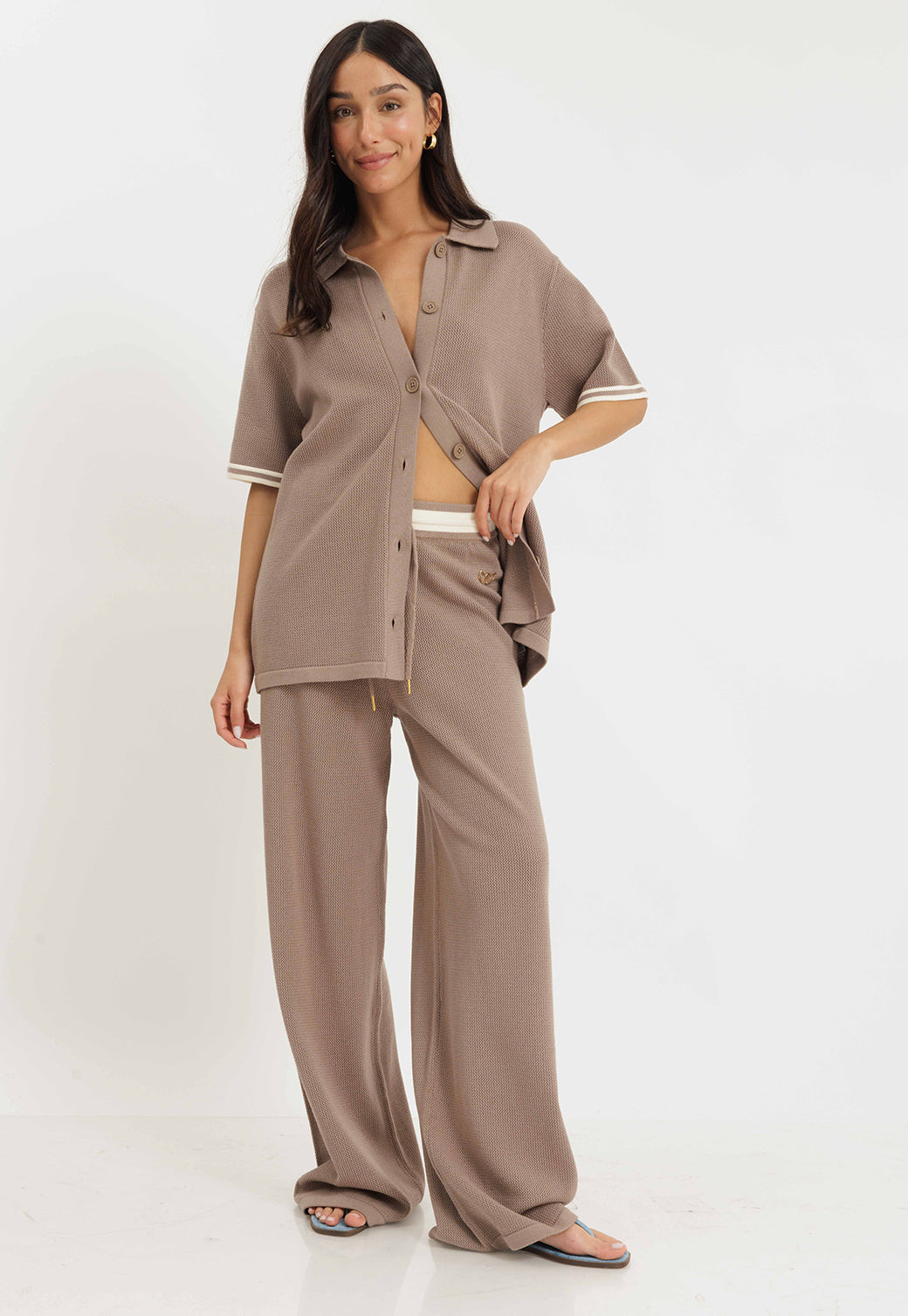 מכנסי רשת ארוכים בגזרה רחבה בצבע חום