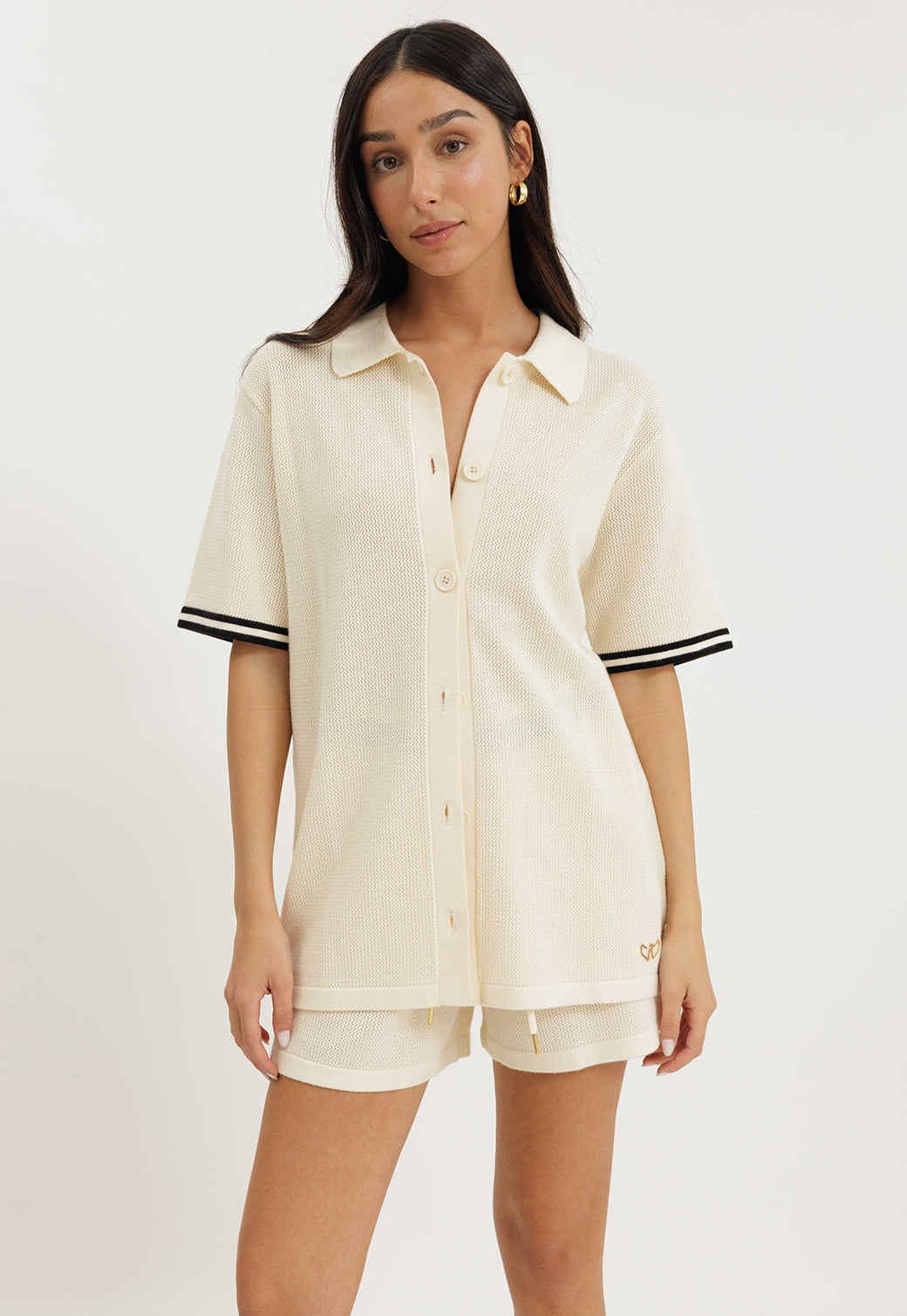 חולצת רשת קצרה מכופתרת אוף וייט