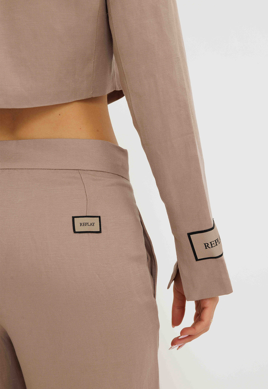 מכנסיים ארוכים לנשים מבד פשתן – חום בהיר