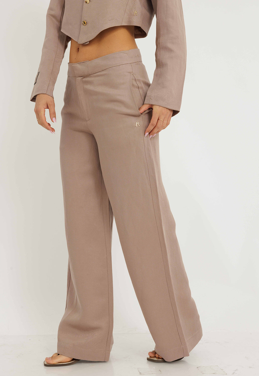 מכנסיים ארוכים לנשים מבד פשתן – חום בהיר