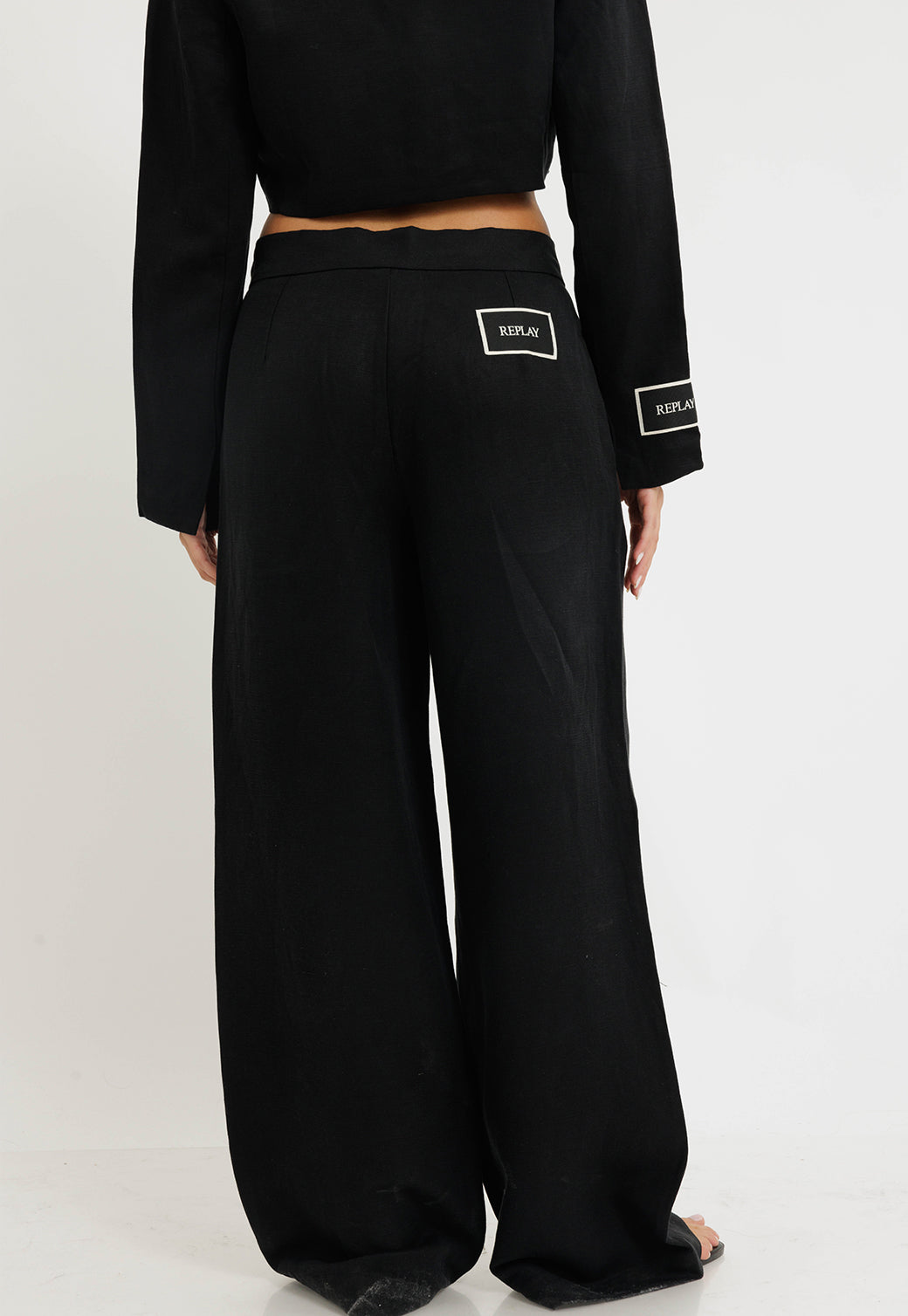 מכנסיים ארוכים לנשים מבד פשתן בצבע שחור