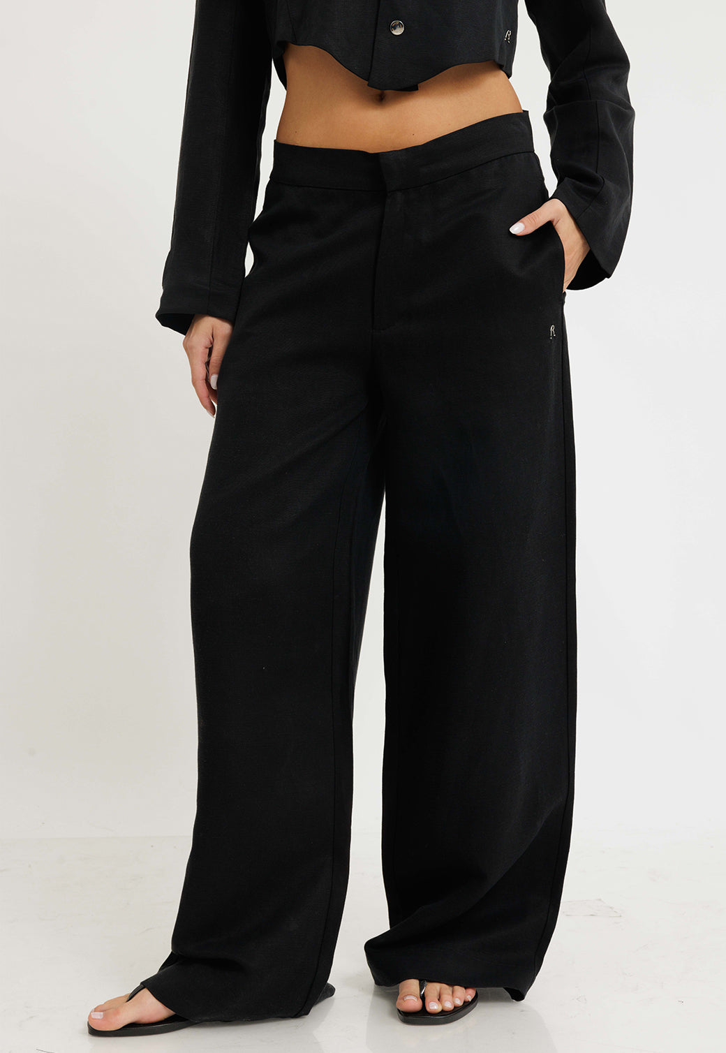 מכנסיים ארוכים לנשים מבד פשתן בצבע שחור