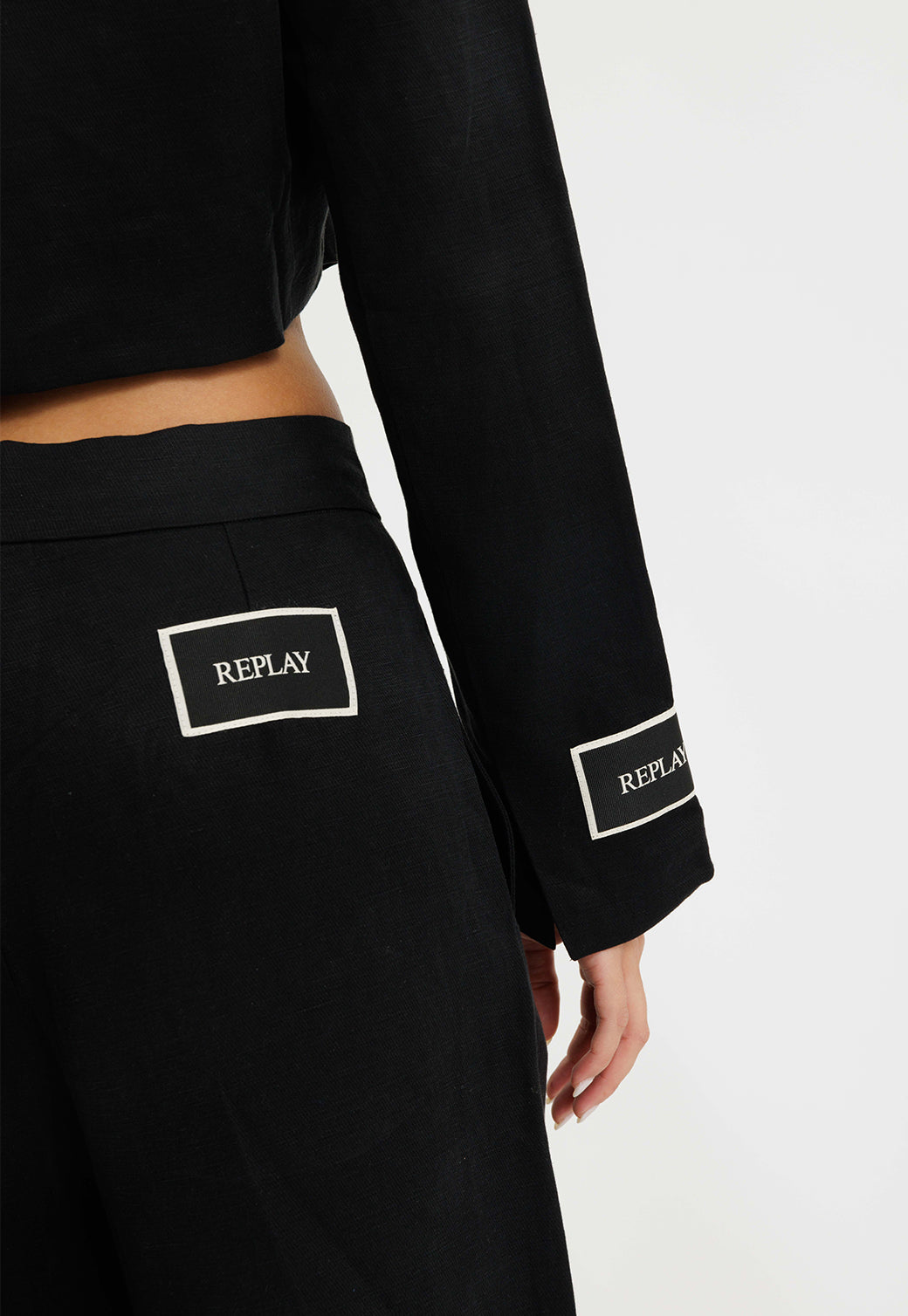 מכנסיים ארוכים לנשים מבד פשתן בצבע שחור