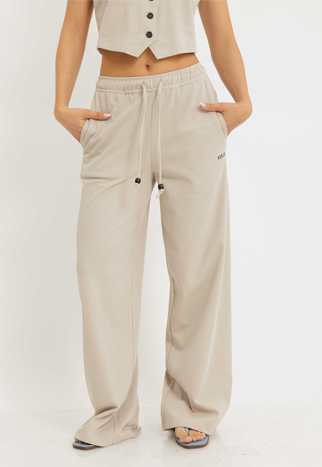 מכנסי נשים ארוכים בצבע חול בהיר