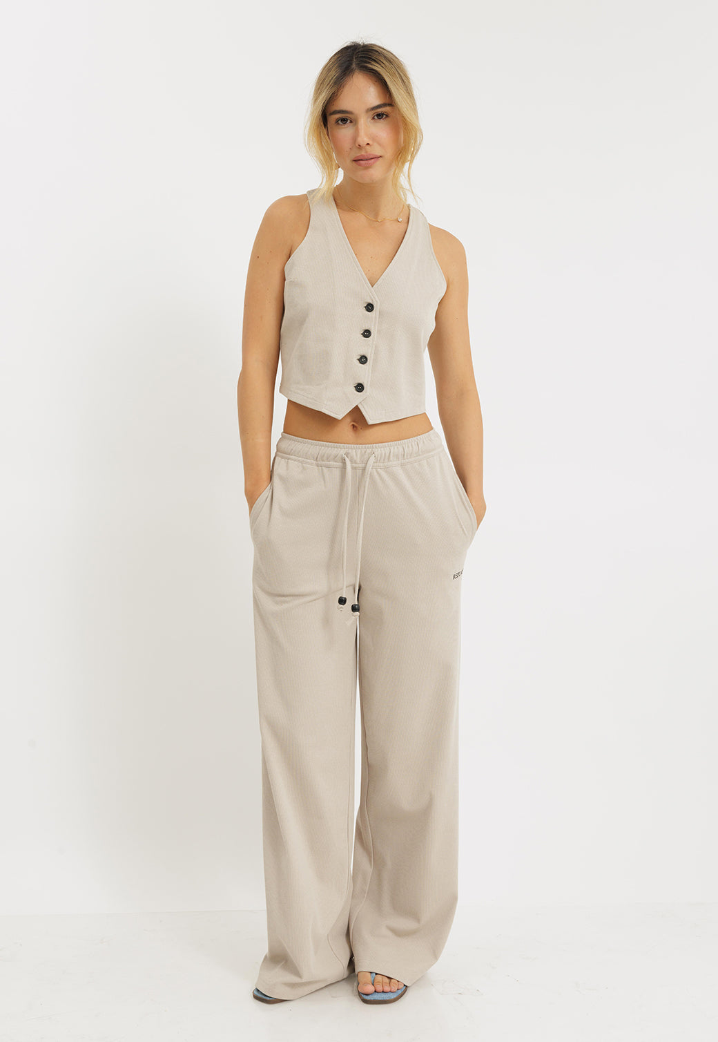 מכנסי נשים ארוכים בצבע חול בהיר