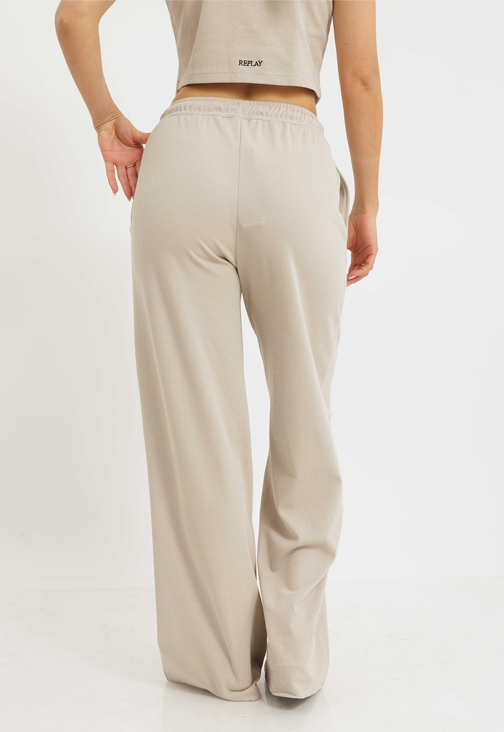 מכנסי נשים ארוכים בצבע חול בהיר