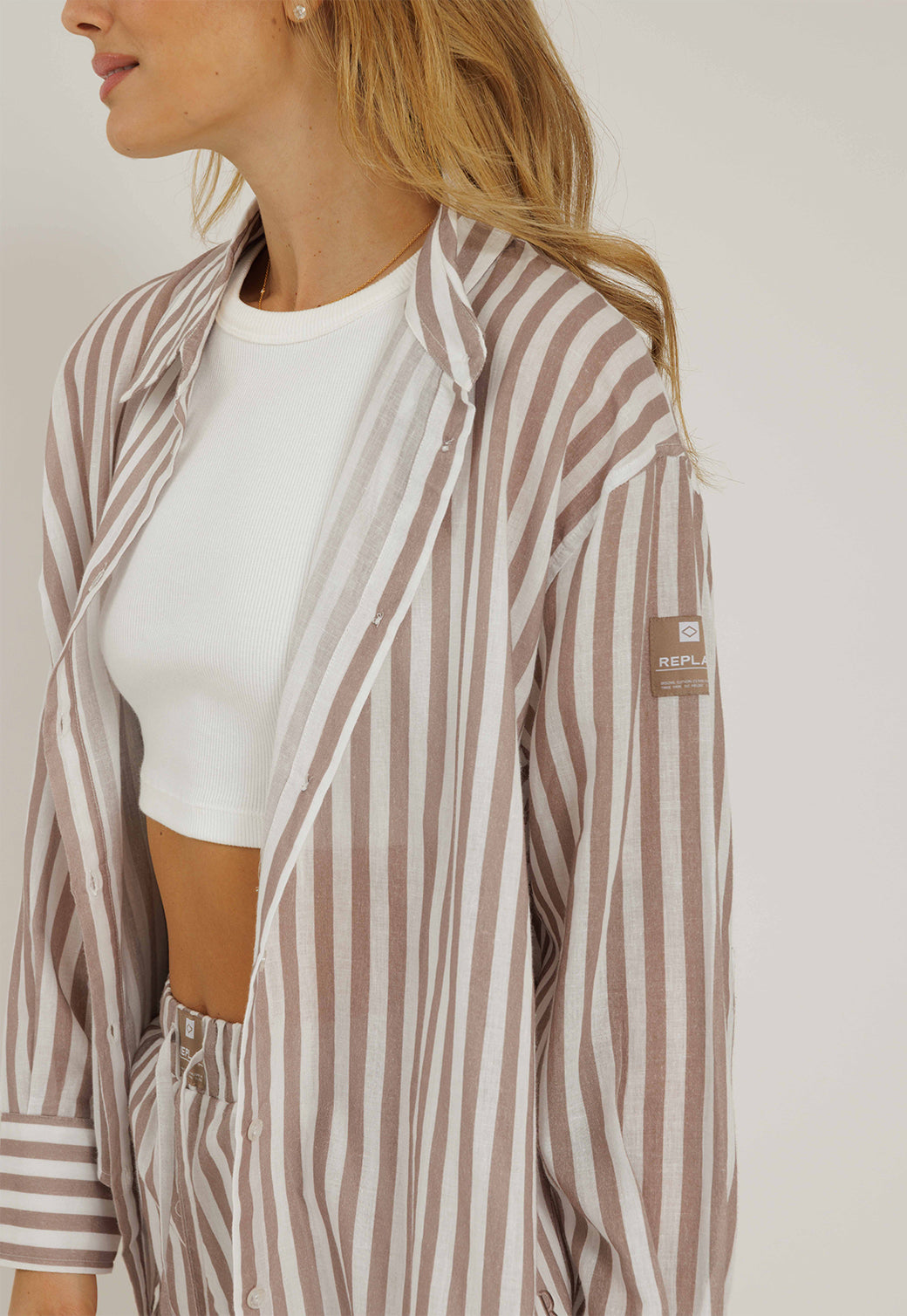 חולצת מכופתרת ארוכה לנשים פסים מוקה/לבן