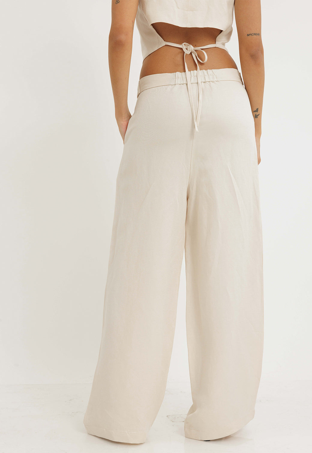 מכנסיים ארוכים לנשים בצבע בז'