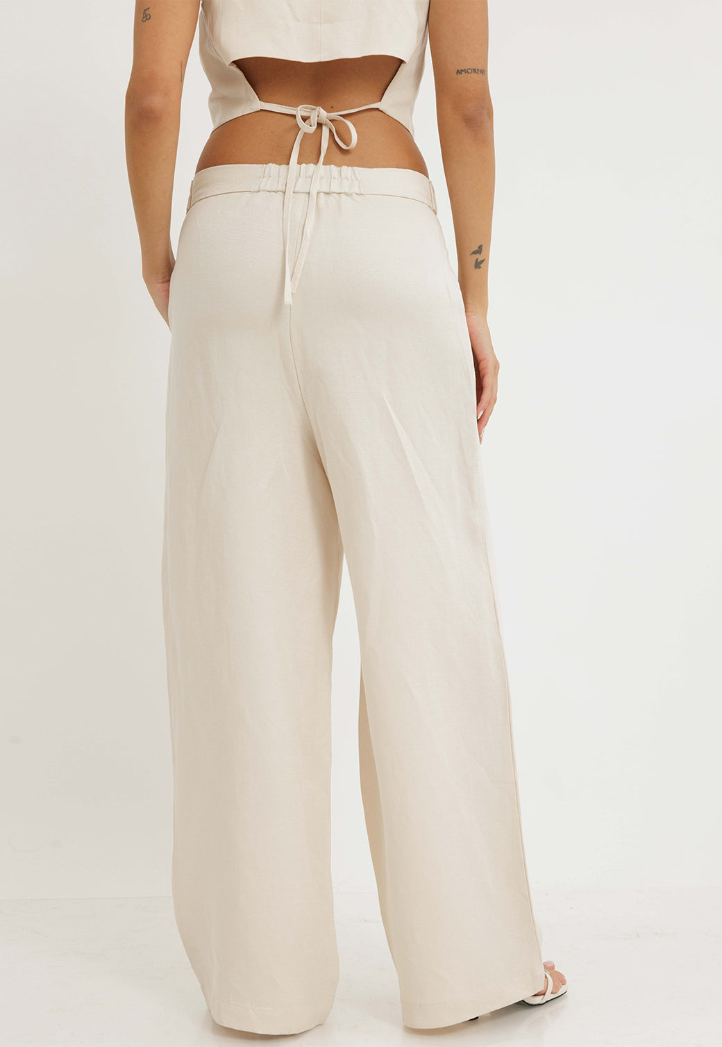 מכנסיים ארוכים לנשים בצבע בז'