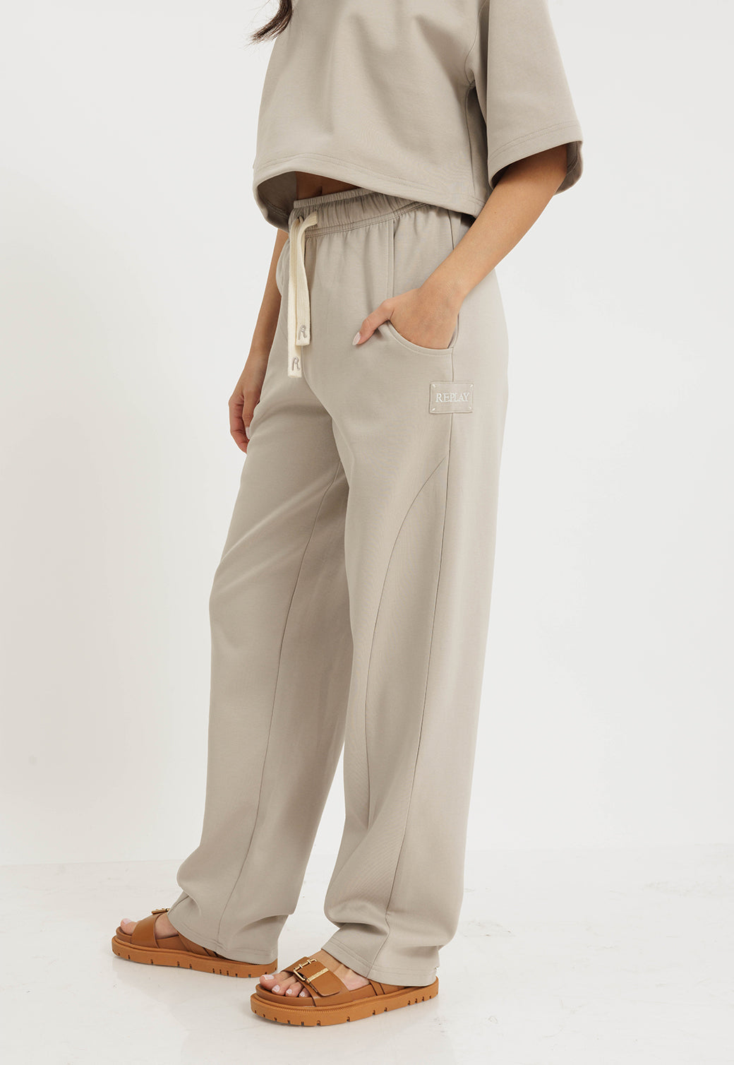 מכנסיים ארוכים לנשים בצבע חום