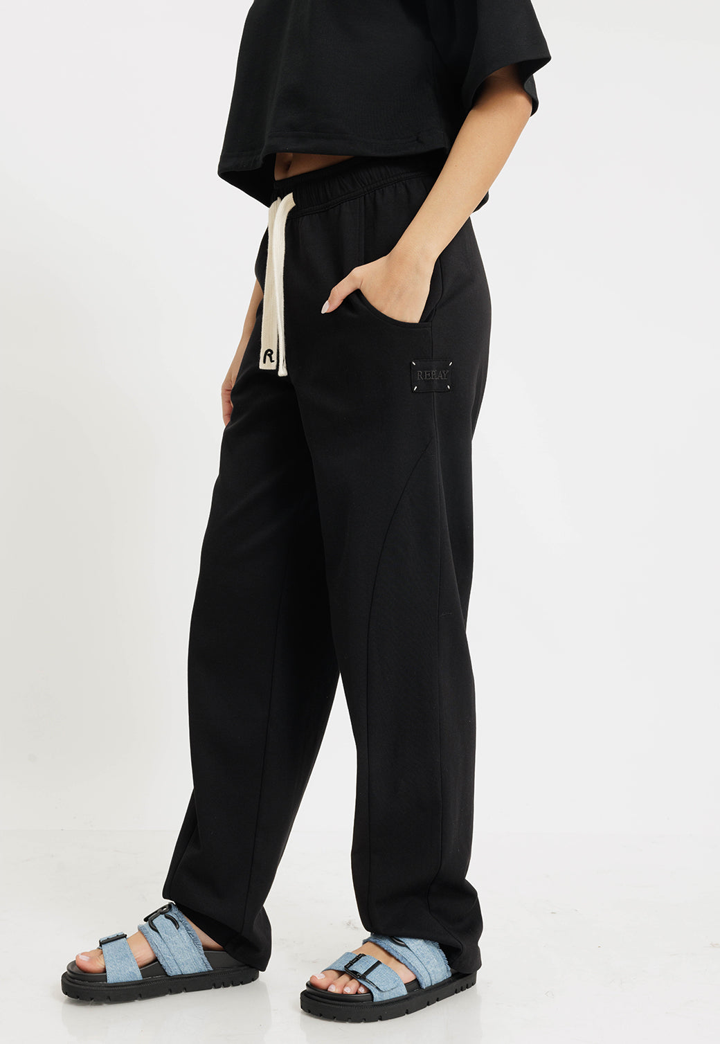 מכנסיים ארוכים לנשים מבד אינטרלוק בצבע שחור