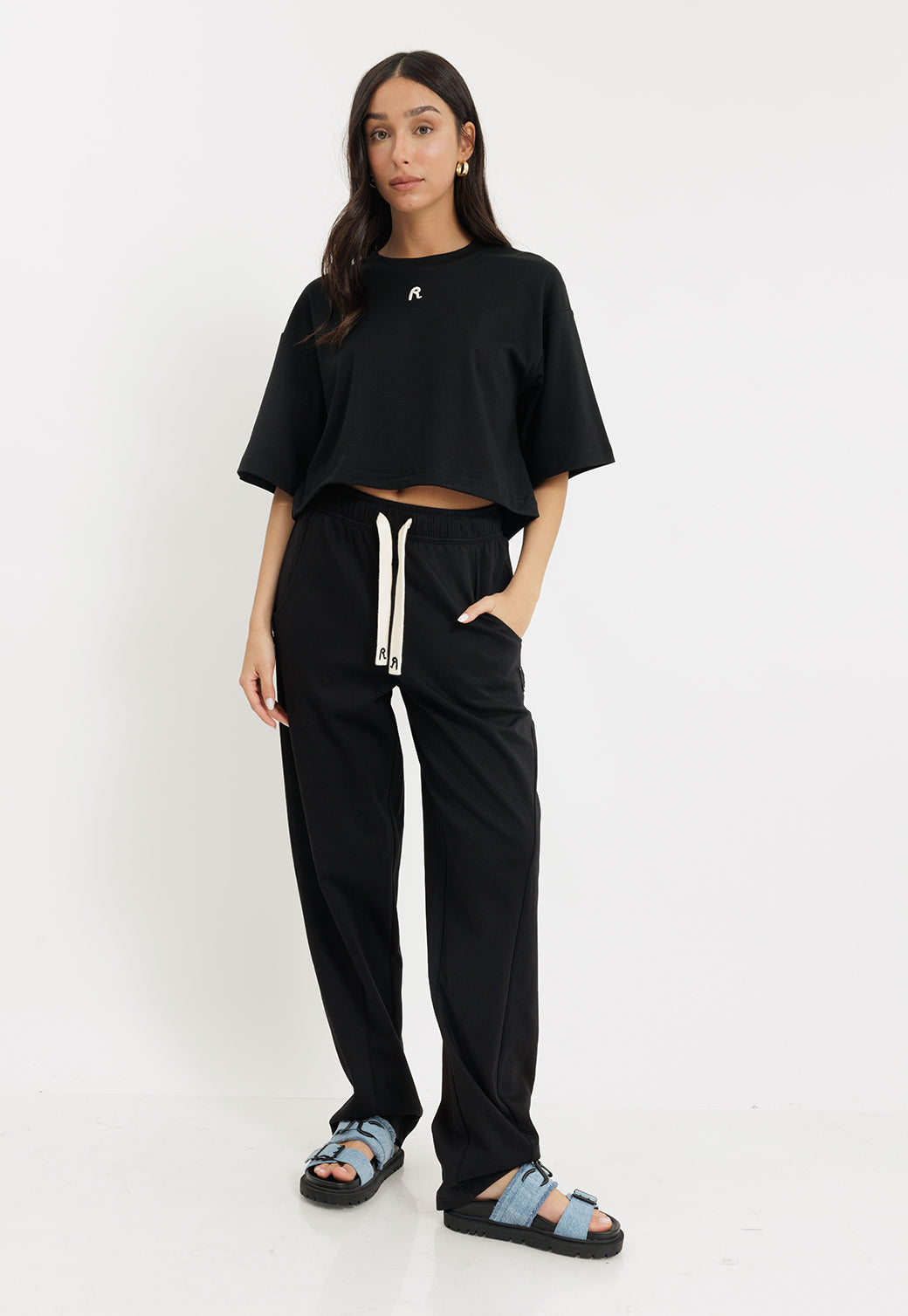 מכנסיים ארוכים לנשים מבד אינטרלוק בצבע שחור