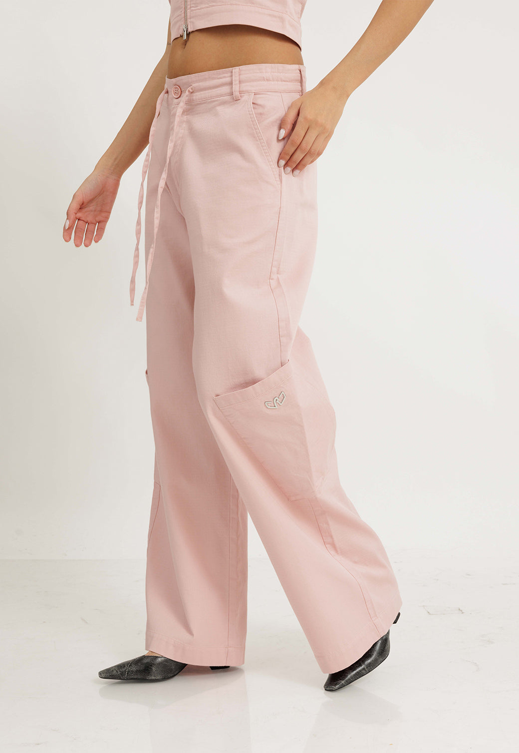 מכנסי כותנה ארוכים בגזרה רחבה בצבע ורוד