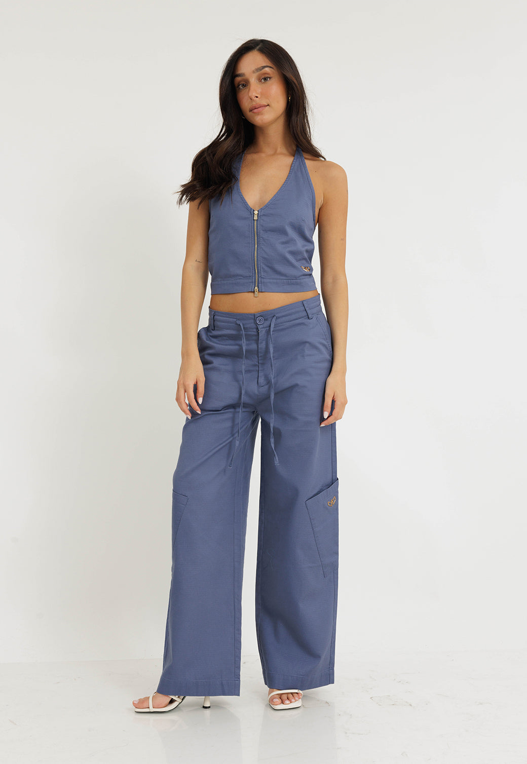 מכנסיים ארוכים לנשים בצבע כחול דנים