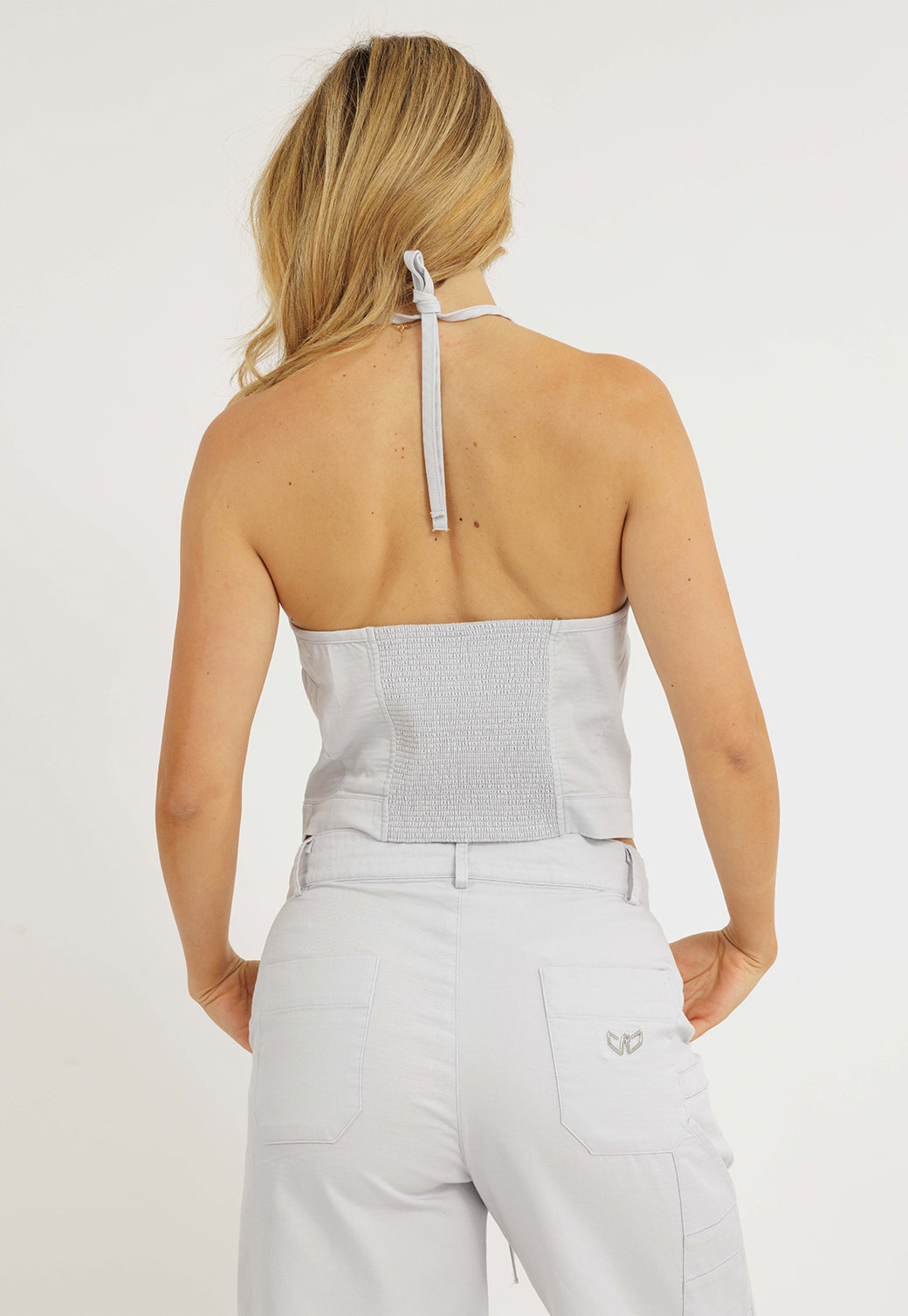 טופ קצר עם רוכסן בצבע אפור בהיר