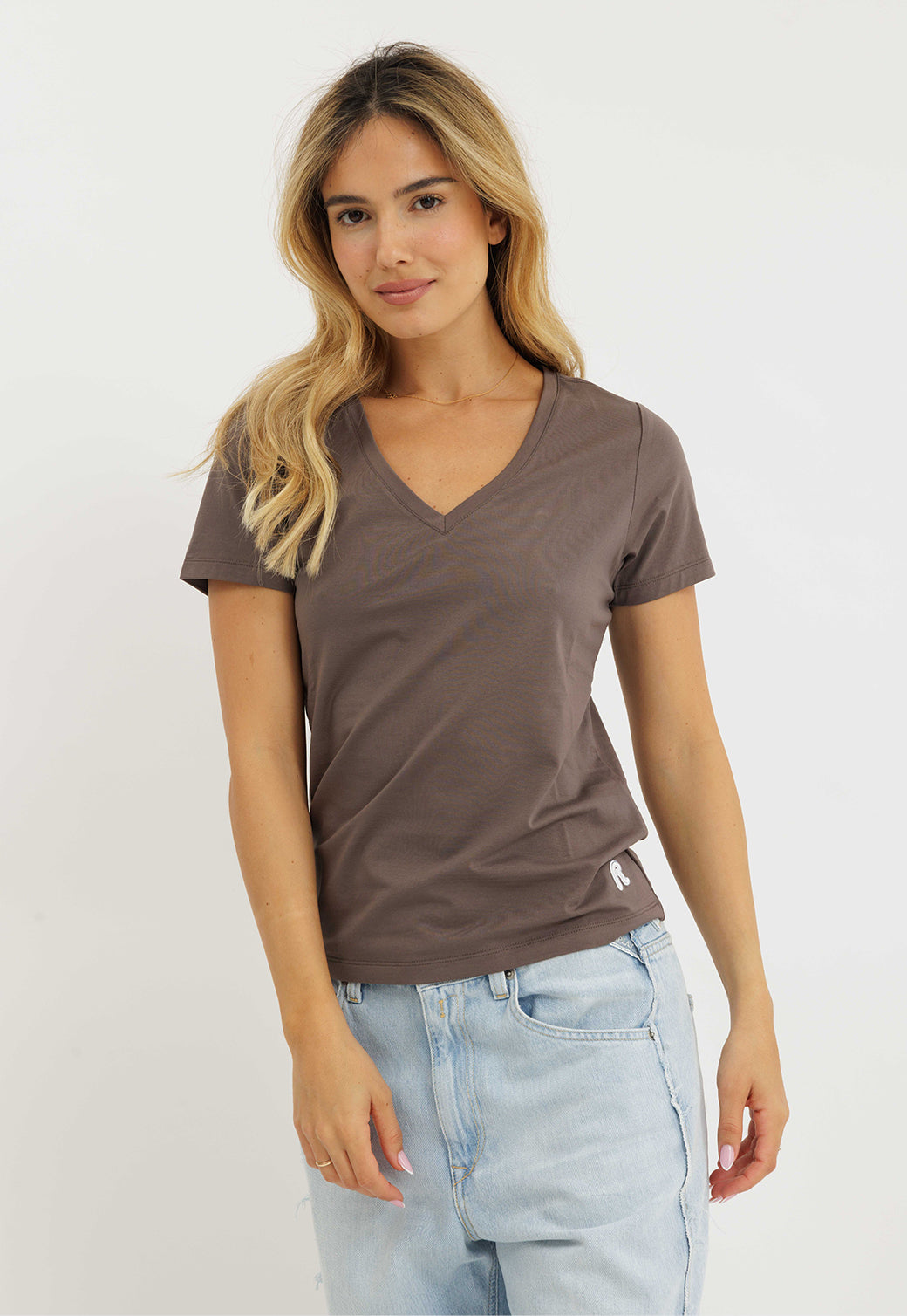 חולצת טי קצרה לנשים בצבע חום