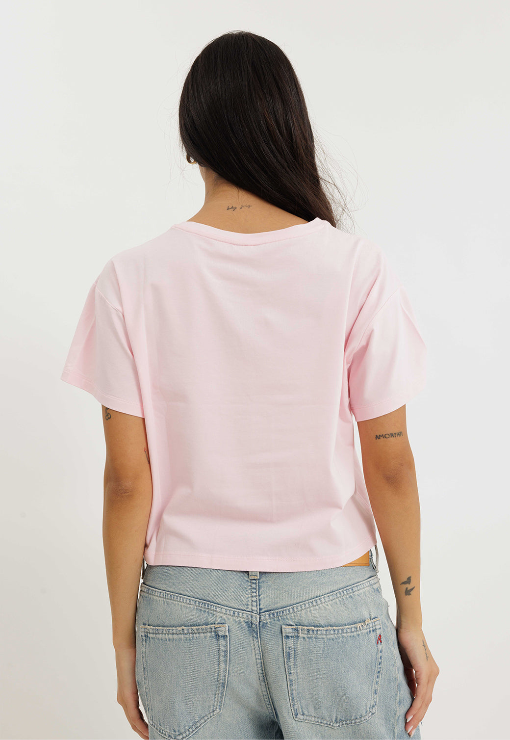 חולצת טי קצרה לנשים בצבע ורוד בהיר