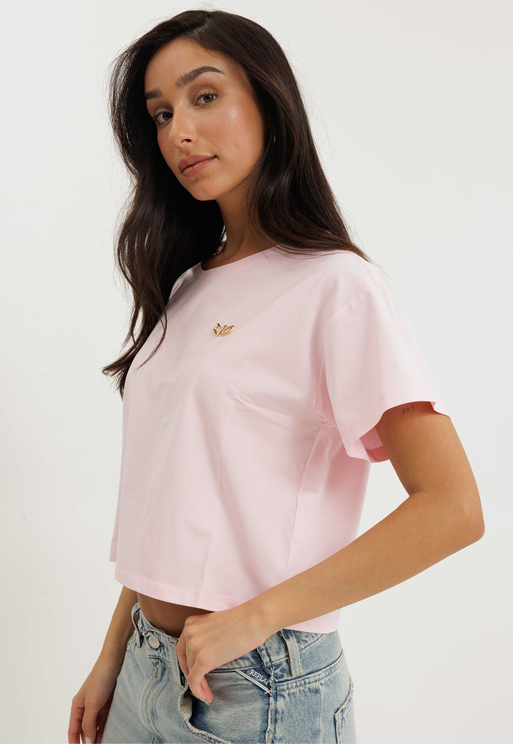 חולצת טי קצרה לנשים בצבע ורוד בהיר