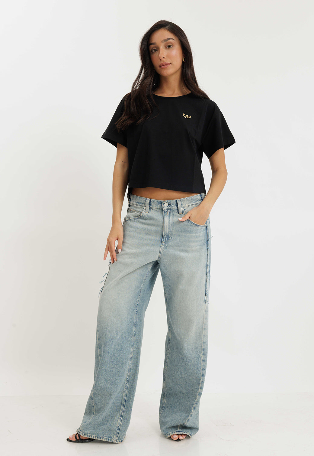 חולצת קרופ רחבה לנשים בצבע שחור