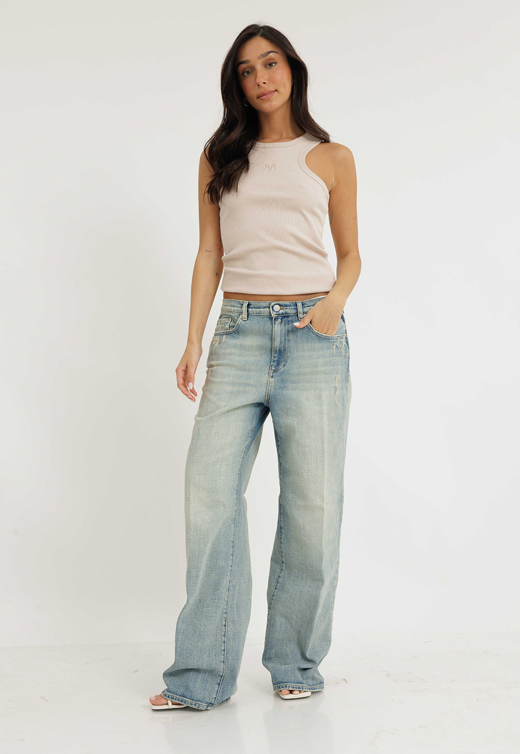 גופיית נשים בצבע לבן