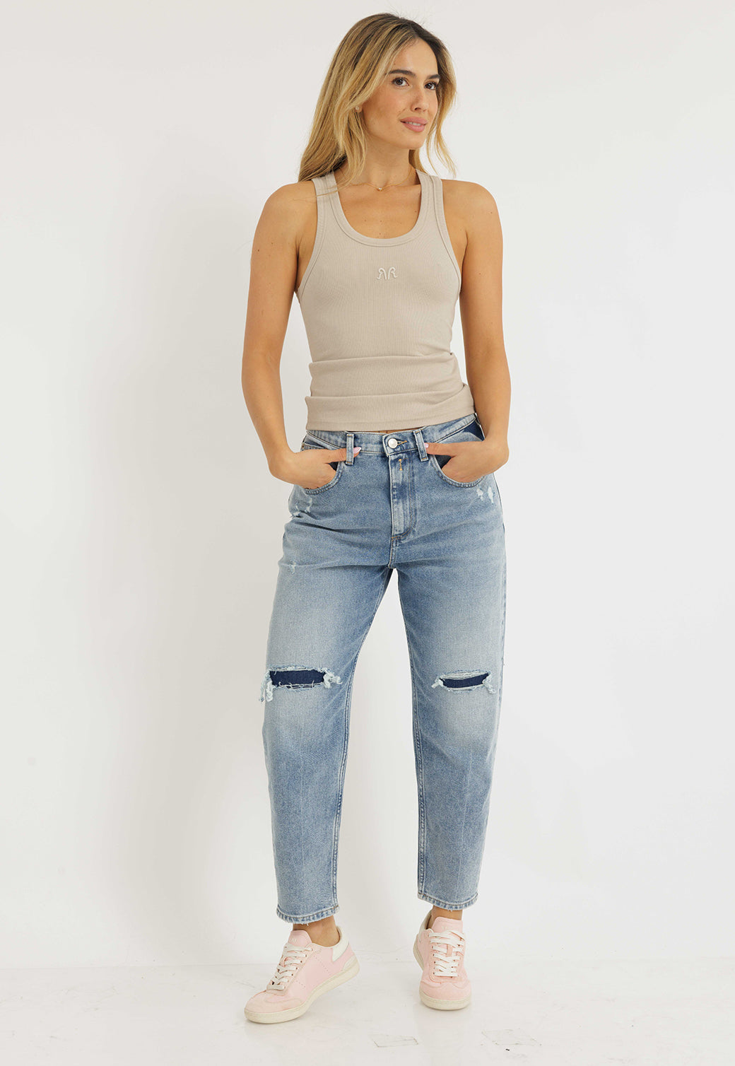 גופיית ריב לנשים בצבע אבן עם לוגו רקום