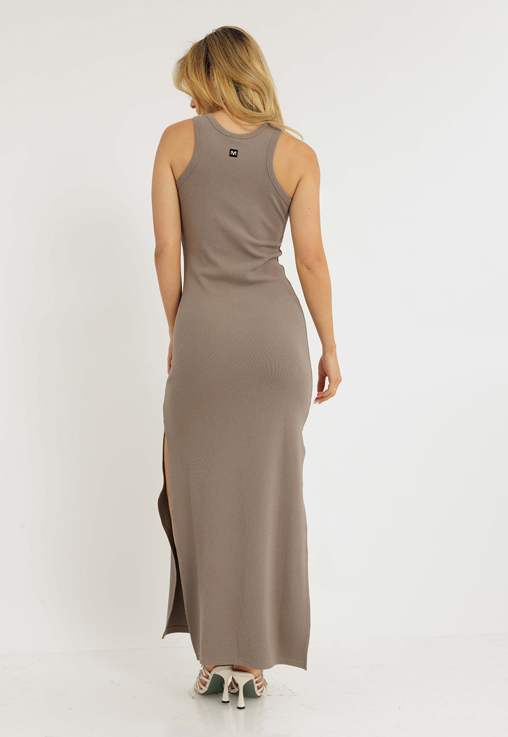 שמלת ריב בצבע בגוון חום לנשים עם שסע קדמי