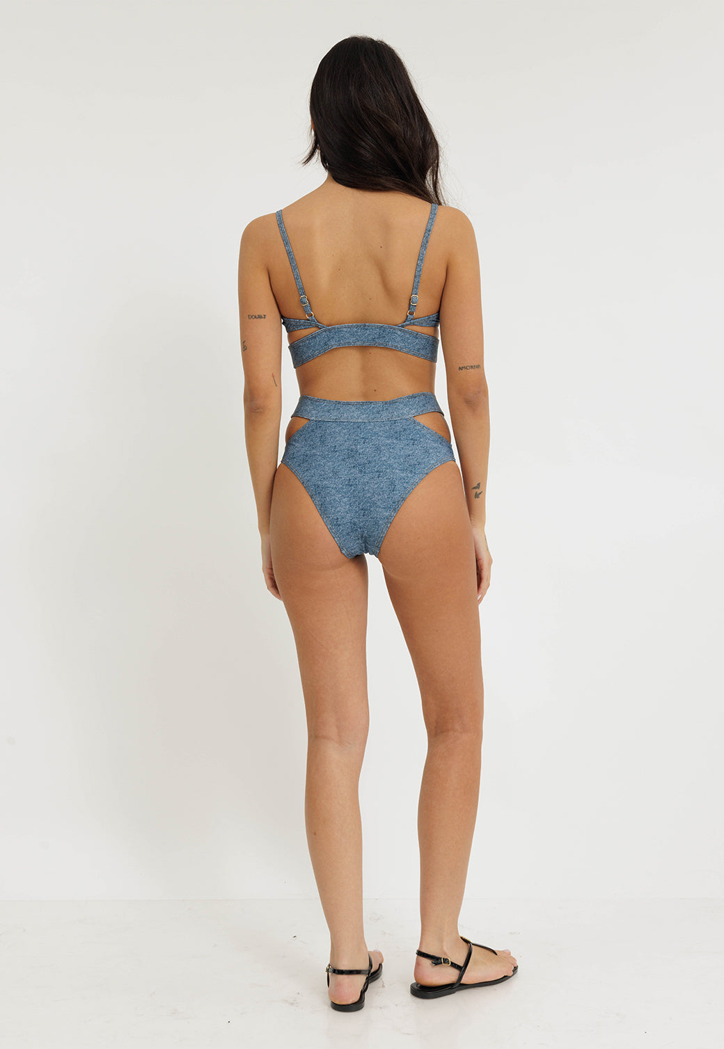 חזיית ביקיני בגוון ג'ינס עם לוגו לנשים