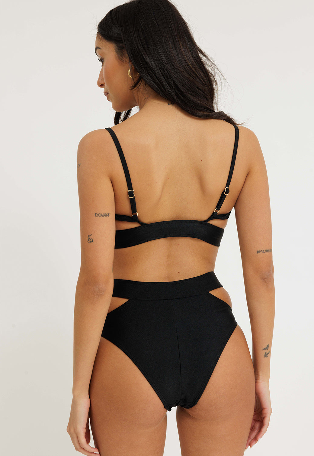 חזיית ביקיני שחורה עם לוגו לנשים
