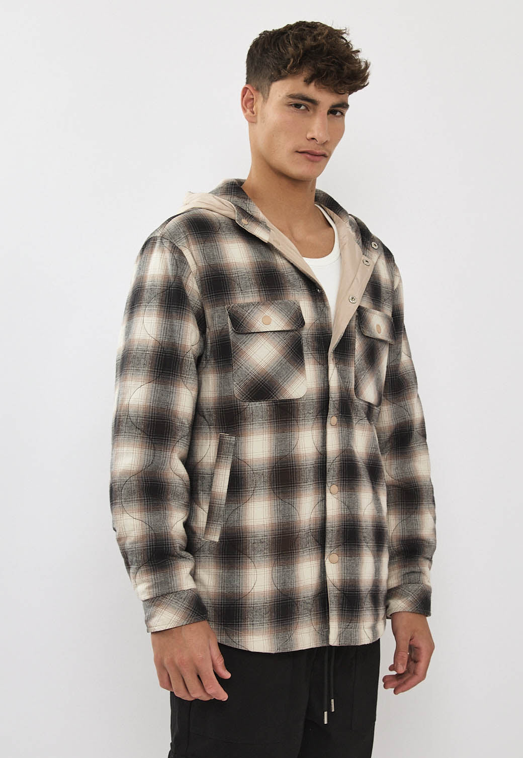 ג׳קט פלאנל דו־צדדי לגברים בצבע חום משובץ/בז׳ עם קפוצ׳ון