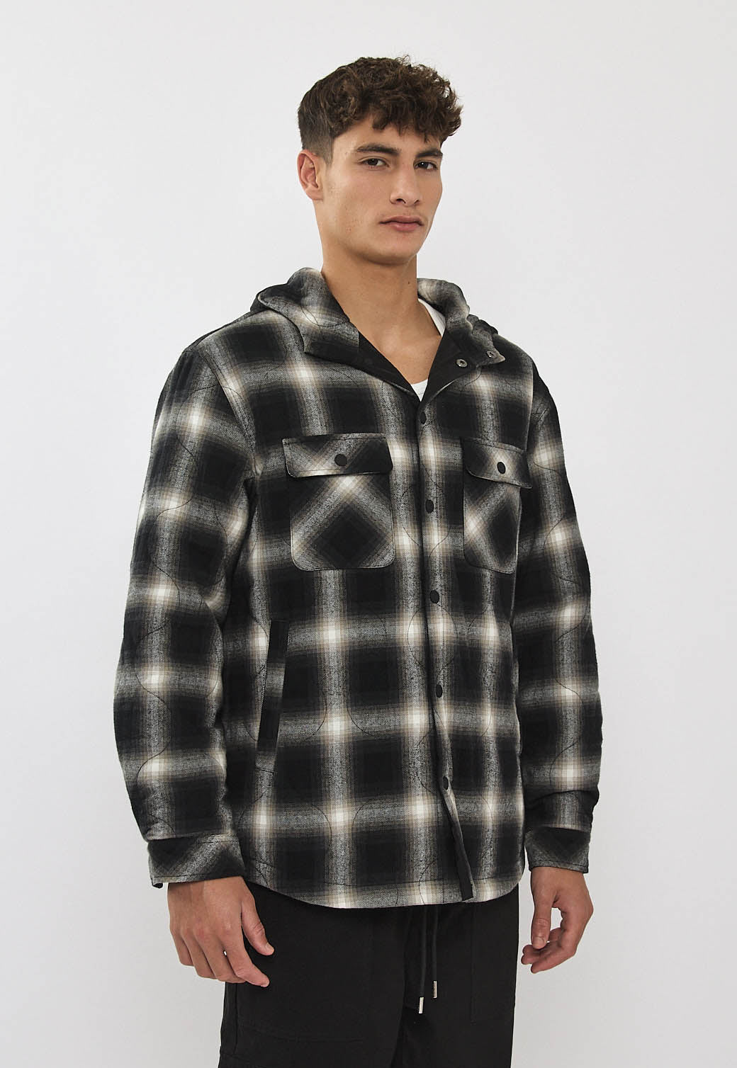 ג'קט דו-צדדית לגברים משובצת בצבע שחור ולבן עם קפוצ'ון