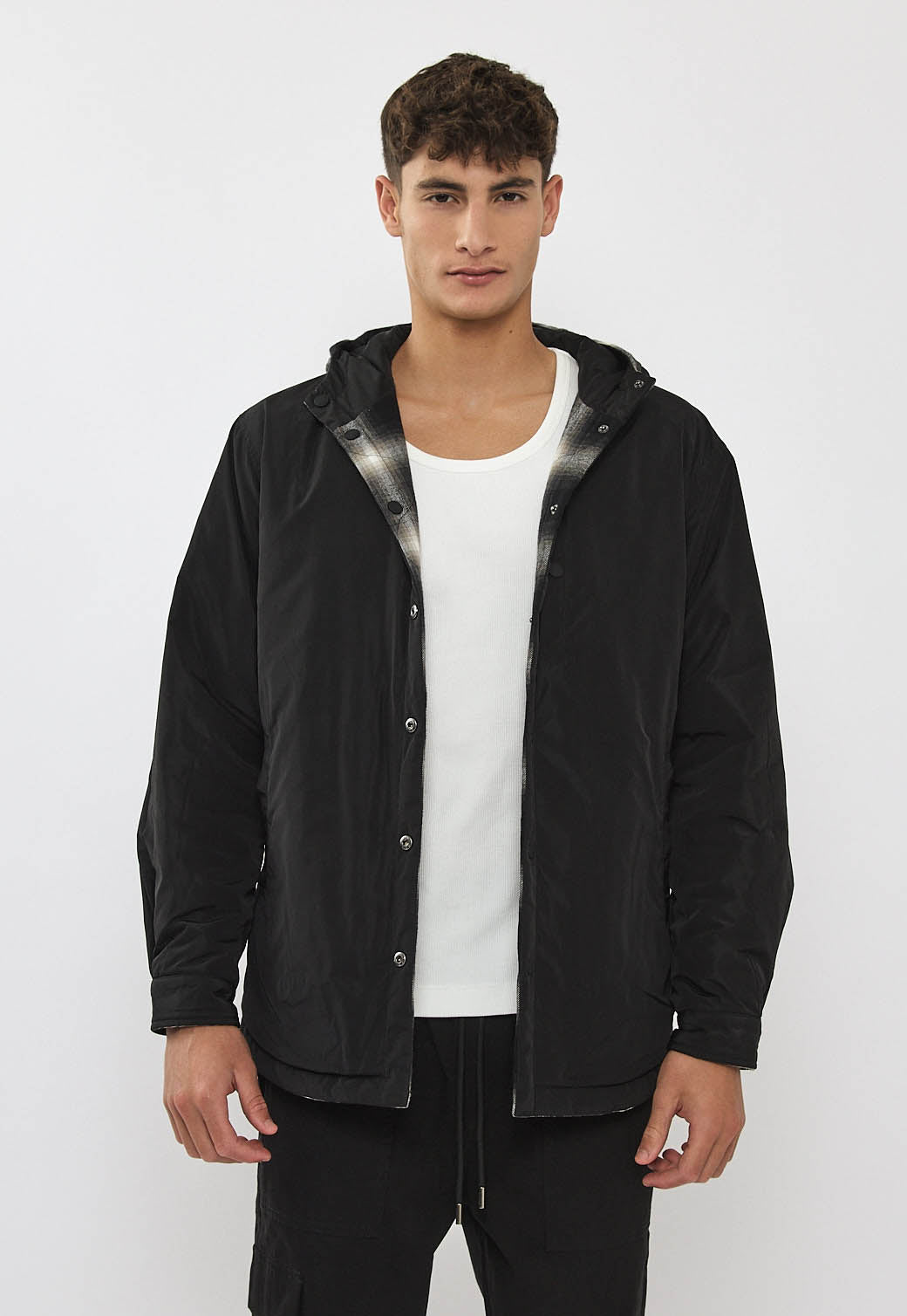 ג'קט דו-צדדית לגברים משובצת בצבע שחור ולבן עם קפוצ'ון