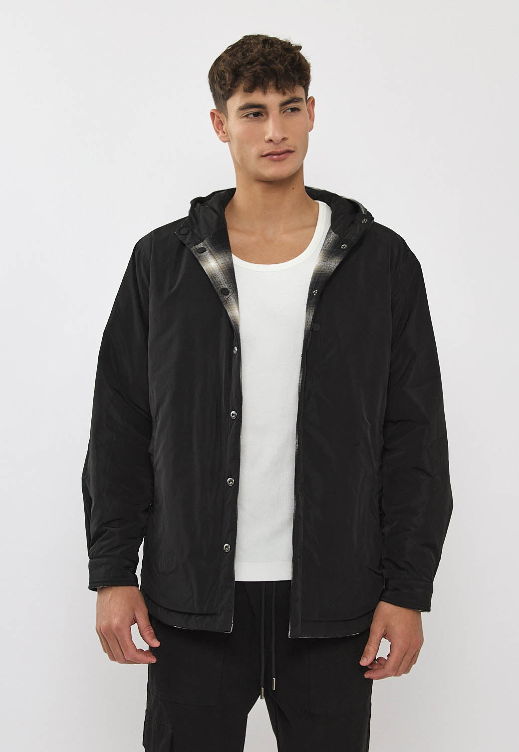 ג'קט דו-צדדית לגברים משובצת בצבע שחור ולבן עם קפוצ'ון