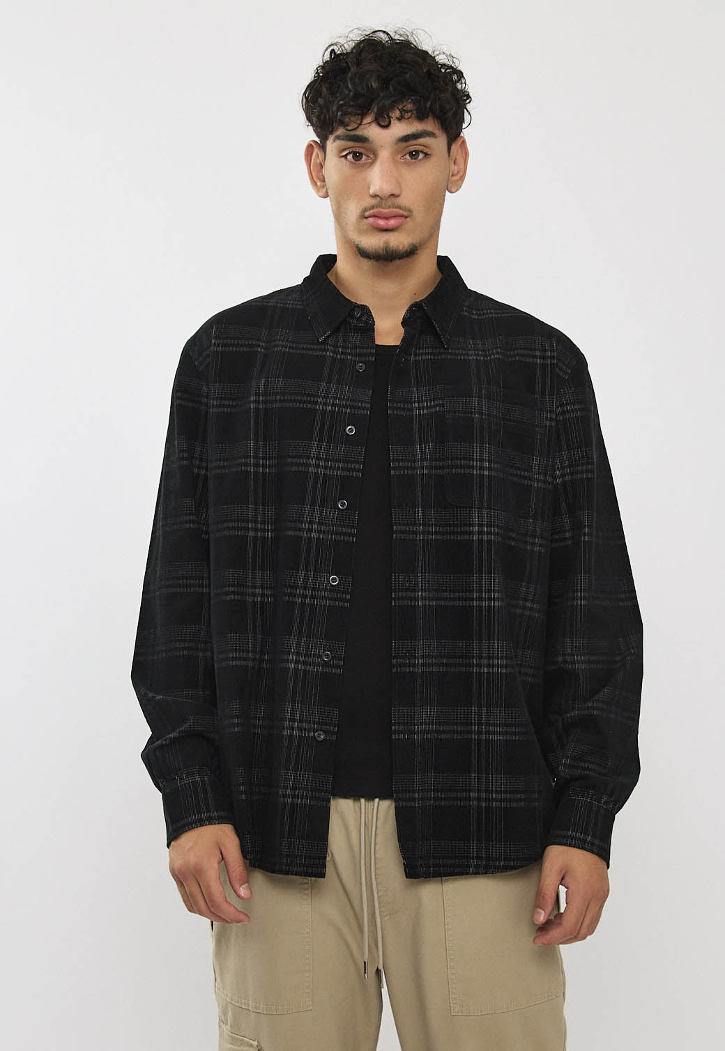חולצת פלנל משובצת לגברים בצבע שחור