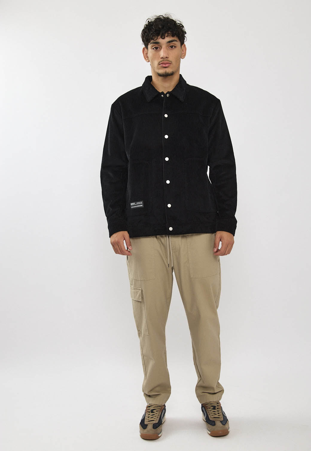 ג'קט לגברים בצבע שחור עם כפתורים