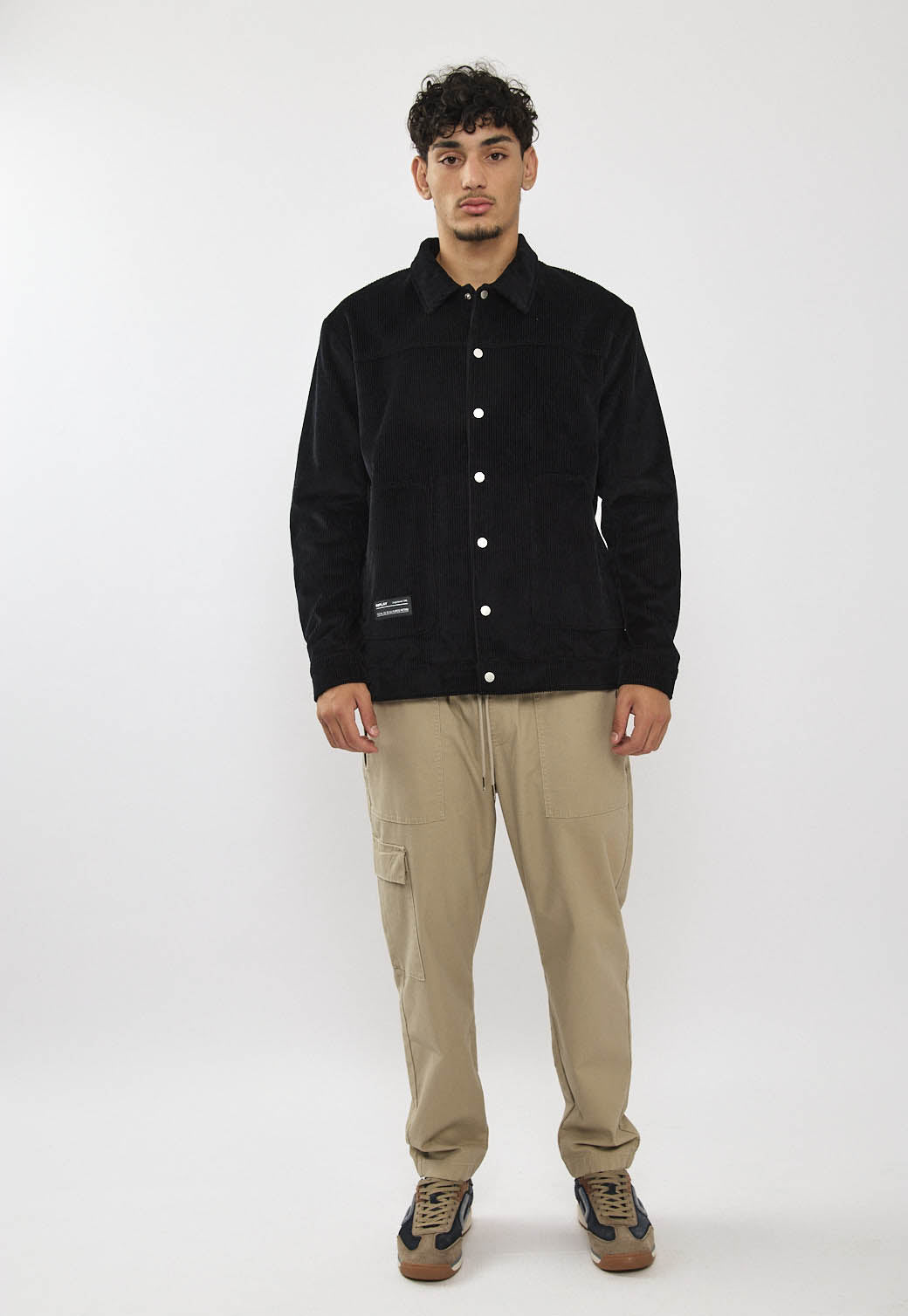 ג'קט לגברים בצבע שחור עם כפתורים