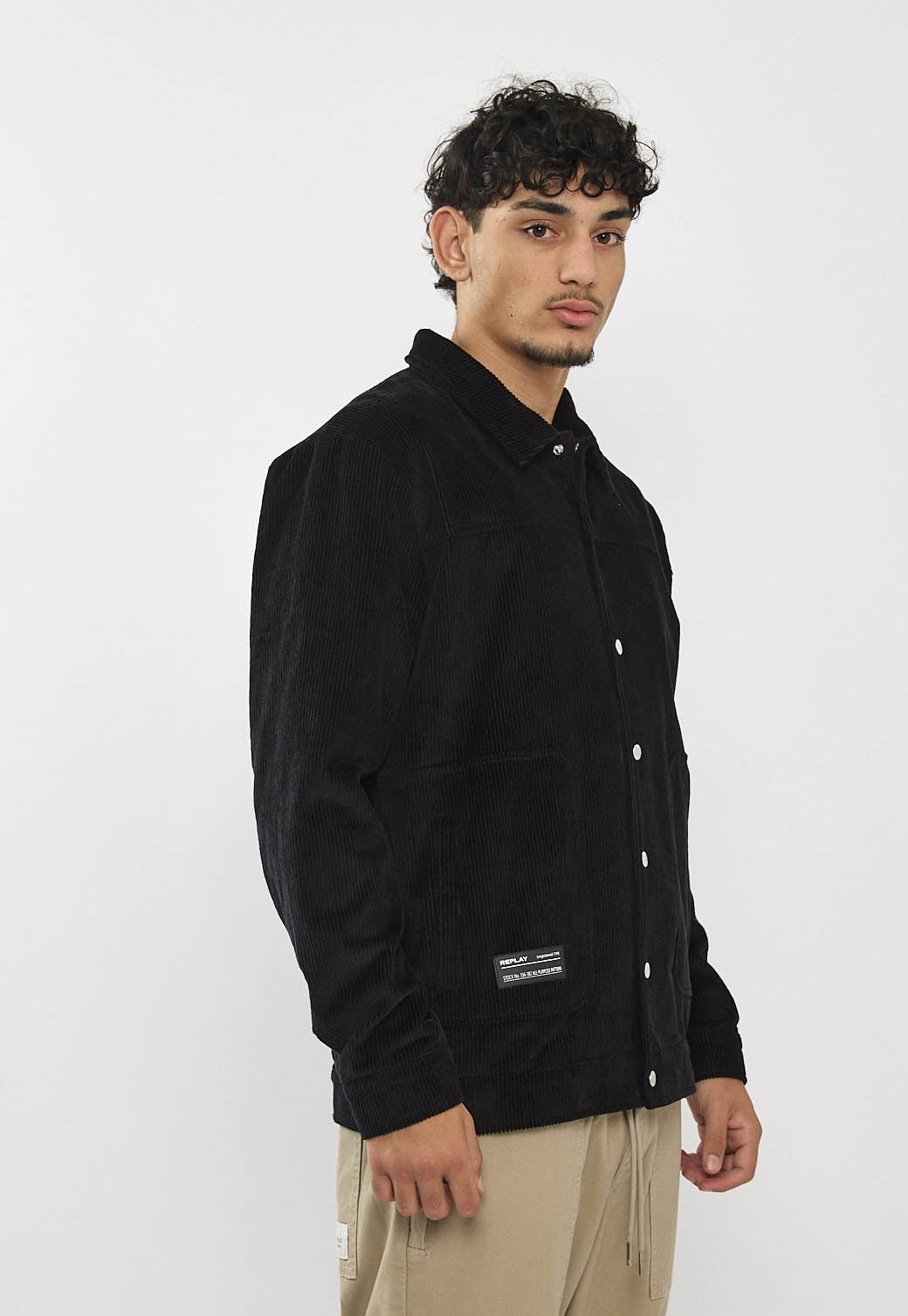ג'קט לגברים בצבע שחור עם כפתורים