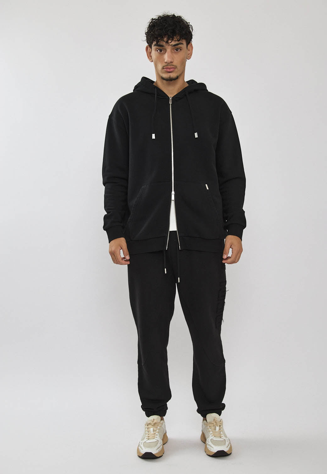 קפוצ’ון רוכסן לגברים בצבע שחור