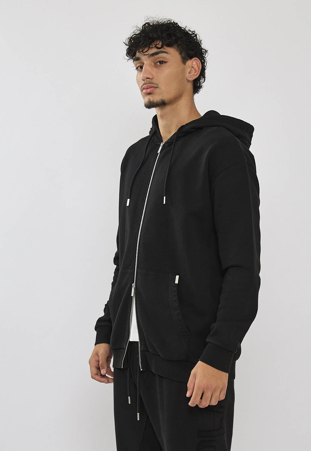 קפוצ’ון רוכסן לגברים בצבע שחור